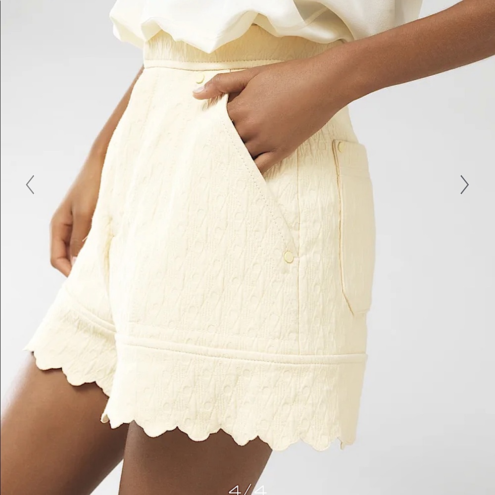 Chloe Scalloped Shorts AUTHENTIC Size 40 Beige Cream